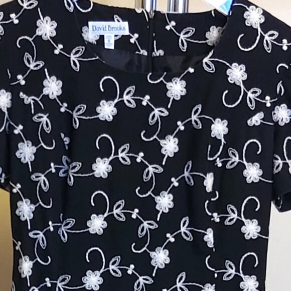 VTG David Brooks Women’s Short Sleeve Black White Floral Embroidery Midi Dress M - Picture 9 of 9